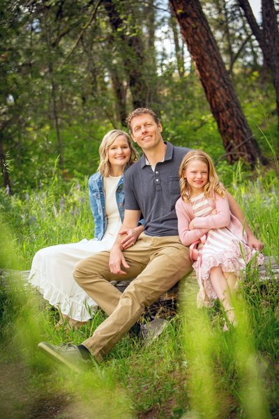 Creative photo sessions on location in the North Idaho Easter Washington area.  Don't settle for mediocrity for your next family photos