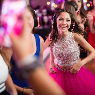 Bat Mitzvah Photographer Who Blends Into the Party