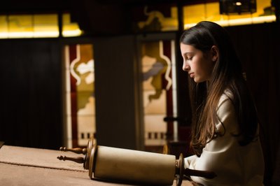 Bat Mitzvah Photography: Torah Reading