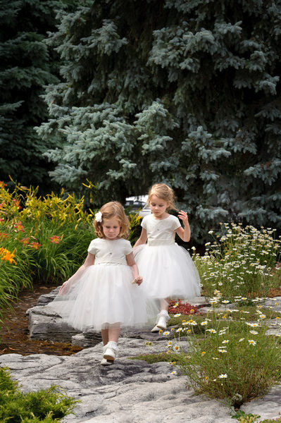 Toronto Wedding Photography | Flower Girls Getting Ready