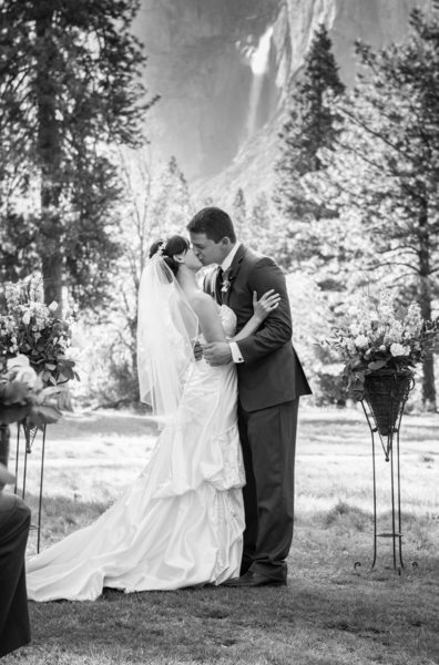 Yosemite Wedding Photography: Elegant Nature-Set Ceremony with Bride and Groom