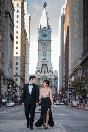 Philadelphia City Hall engagement photography