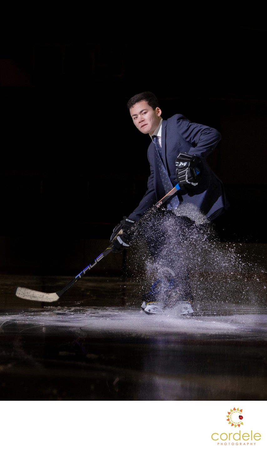 senior photos of Hockey player on ice