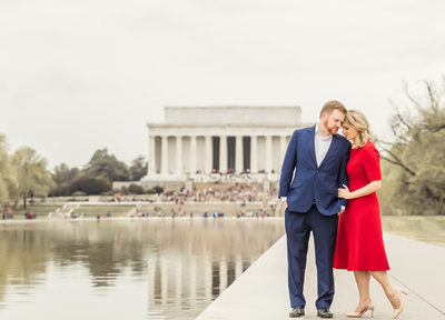 dc engagement photos: Lincoln Memorial Reflecting Pool
