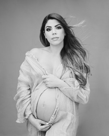 best maternity photographer nyc: Manhattan Studio