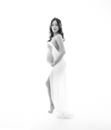 BLACK AND WHITE MATERNITY PHOTOS