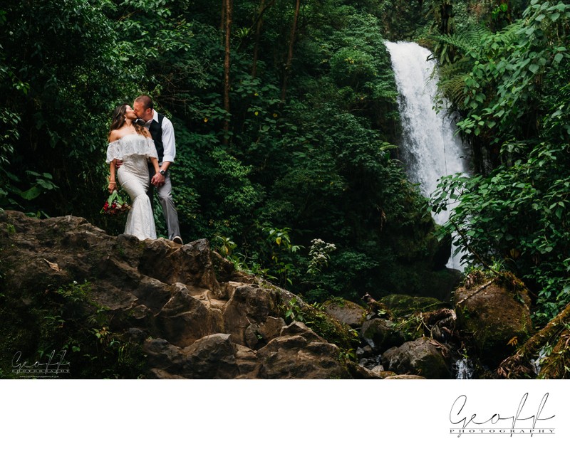 Elopement Pace Lodge waterfalls 2022