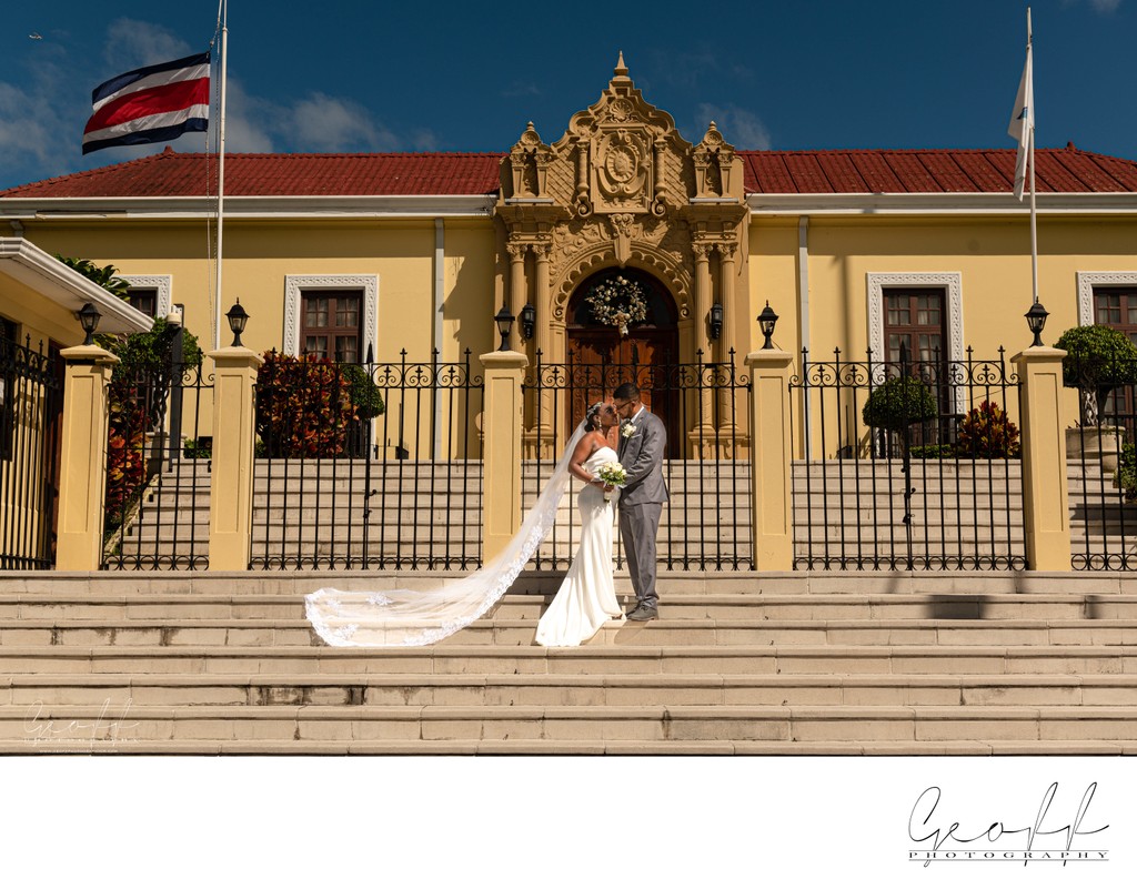 Elopement in Costa Rica at Casa Amarilla (Cancillería General de la Republica)