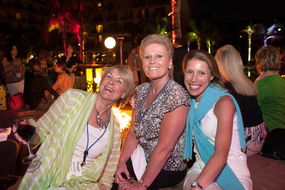 Business Associates Connect at Convention Dinner