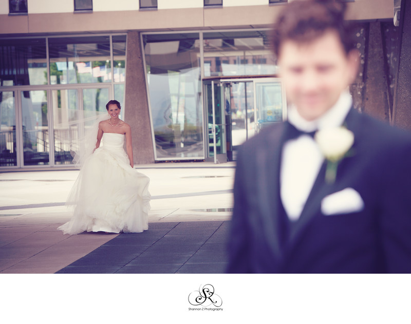 Brides First Look: War Memorial Milwaukee