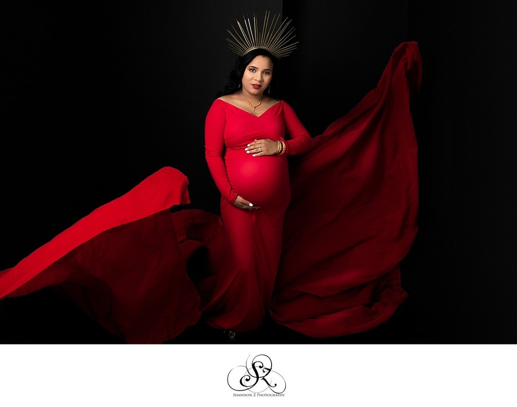 Red Queen: Maternity in Studio