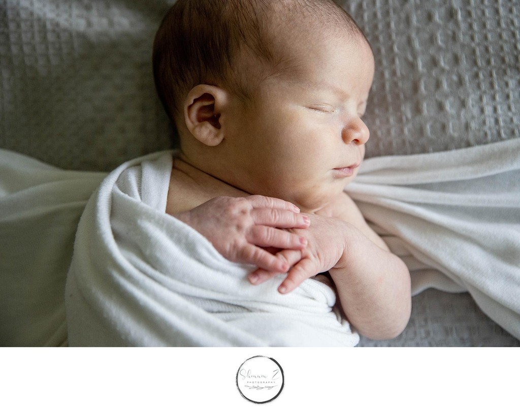 Sleepy Baby : In Home Newborn Photos