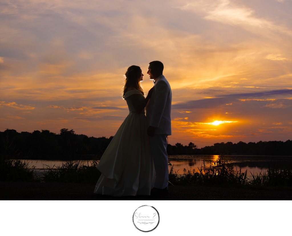 Sunset silhouette: Wedding day 