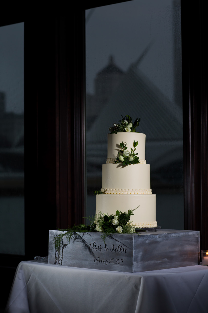 Wedding Cake: Milwaukee Harbor House