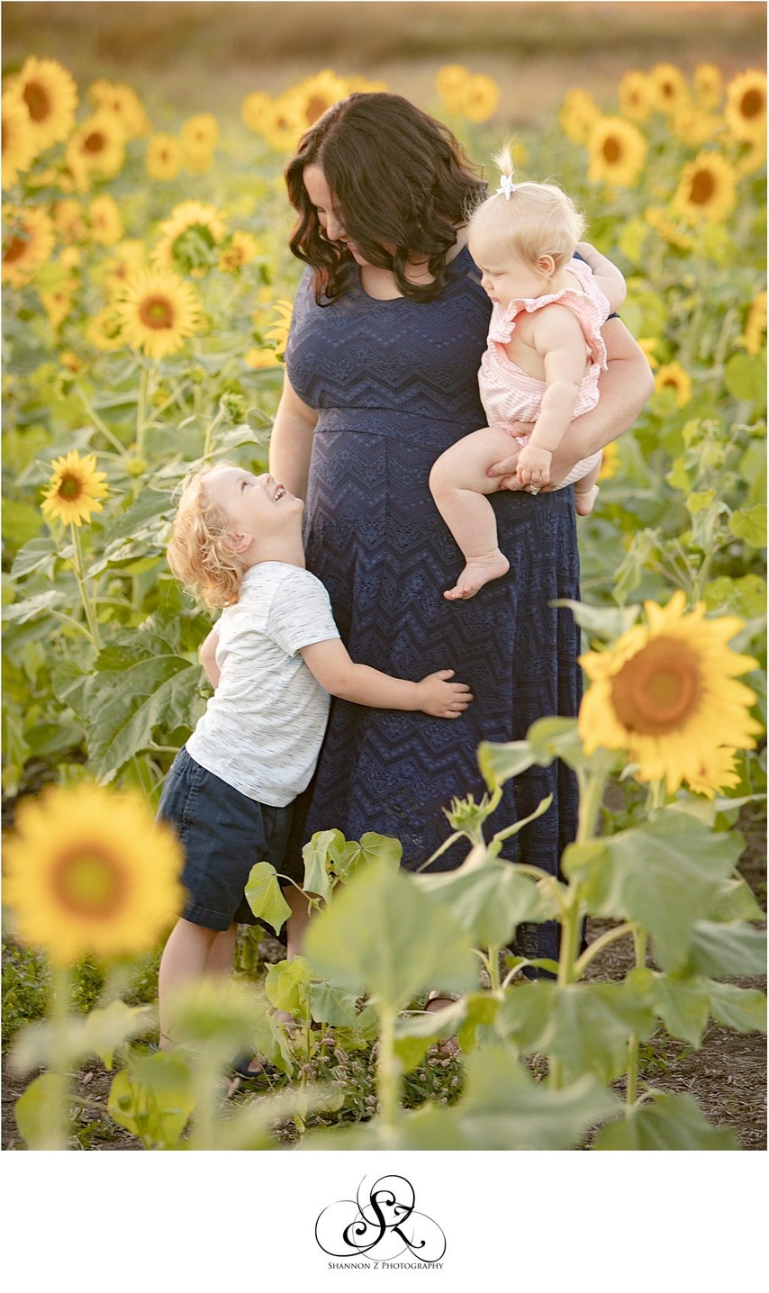 Mom with Kids: Family Photos