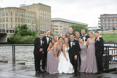 Milwaukee Wedding Photographers: Milwaukee River Walk