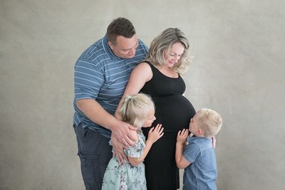  Family Maternity Photos: South Milwaukee