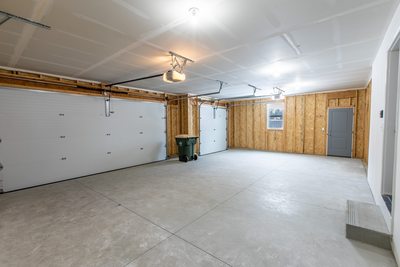 Garage: Realestate Photo