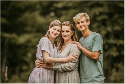 Mom and Children: Family Pictures
