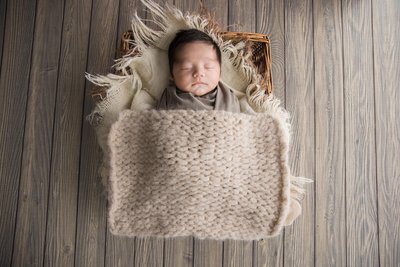Photography for Newborns: Neutral Tones