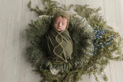 Photography for Newborns: Baby boy in green
