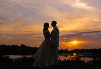 Sunset silhouette: Wedding day 