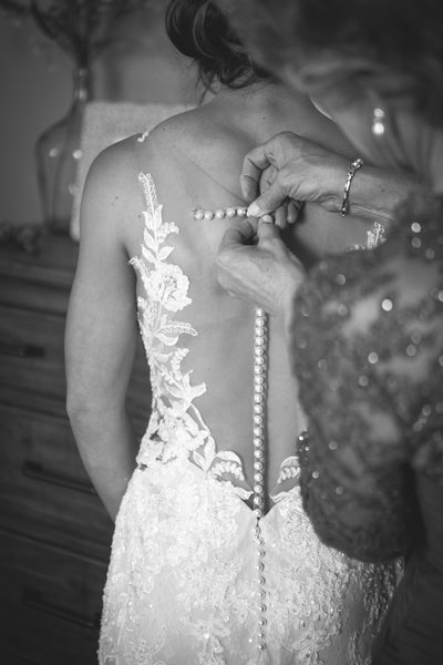 Getting Dressed: Bridal Portraits