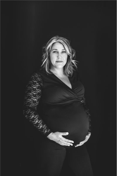Elegant Maternity Photos: Studio Portraits