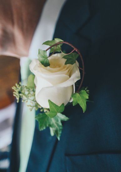 Elope Maine provides a boutonniere and bouquet! 