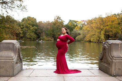 Fall Maternity Photo in Central Park