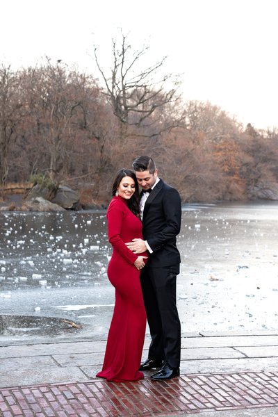 Central Park Maternity Photos in Winter