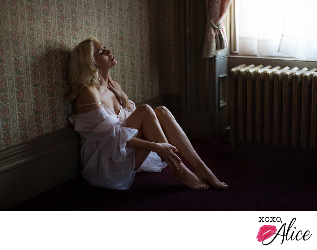 XOXO Alice STL best empowered sexy boudoir photo studio