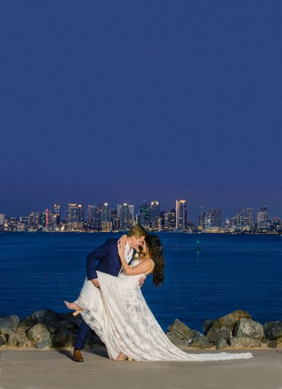 bride and groom skyline
