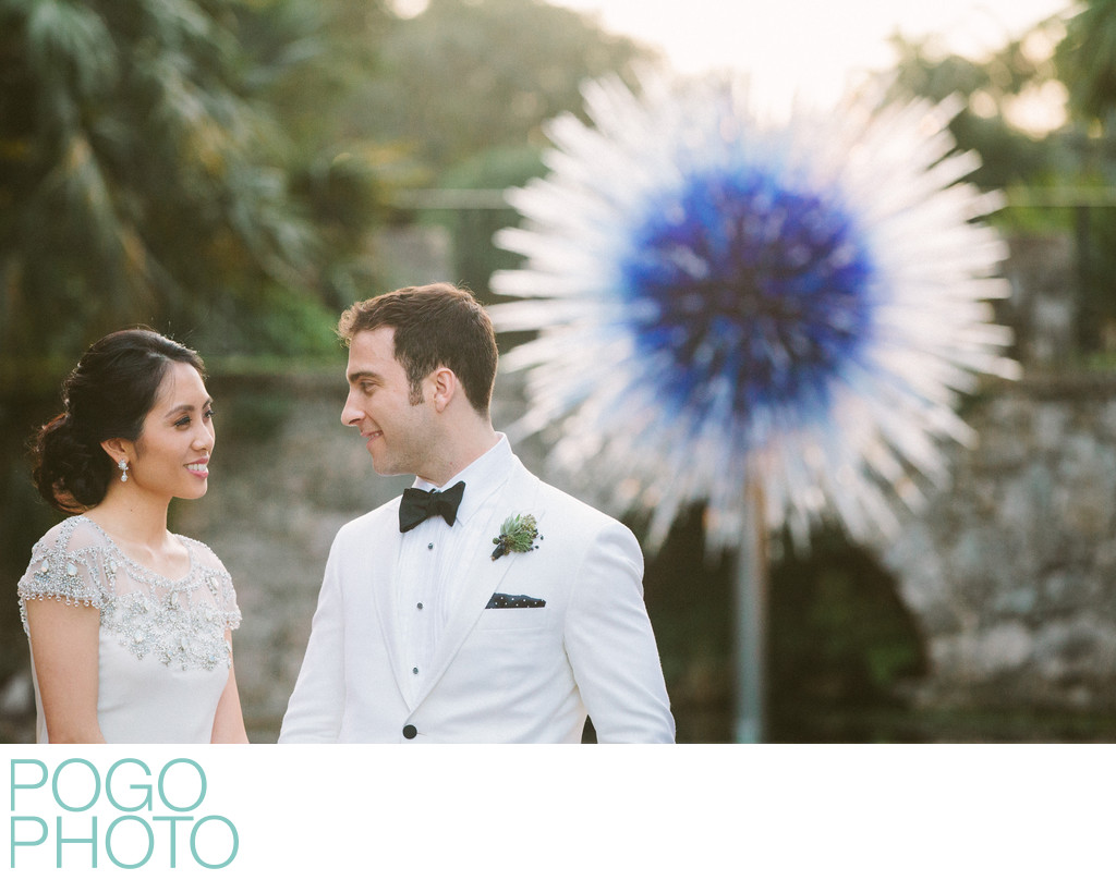 Chihuly Sunburst Sculpture with Bride and Groom, Miami