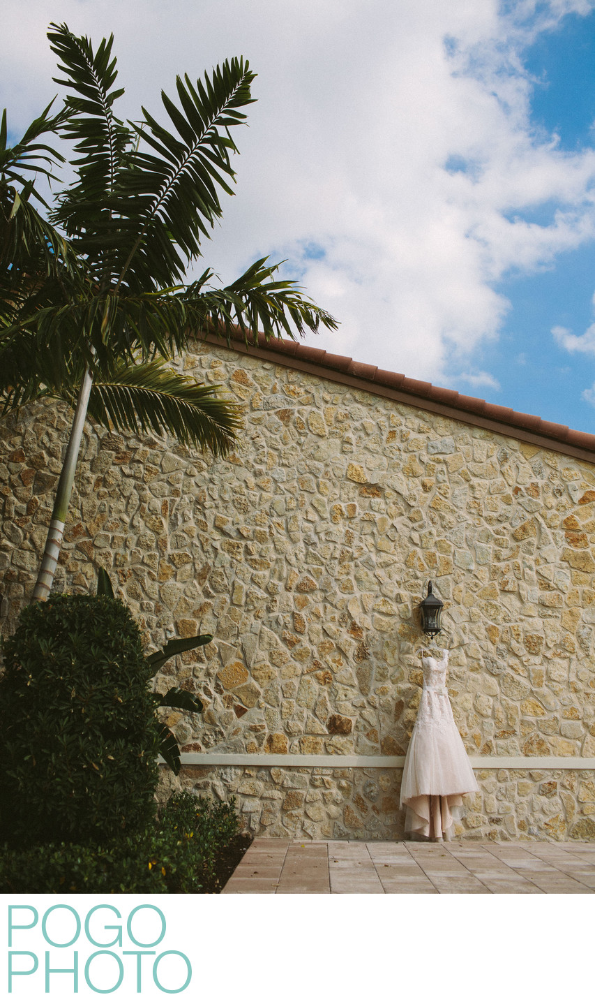 Jupiter Country Club Modern Outdoor Bridal Dress Photo