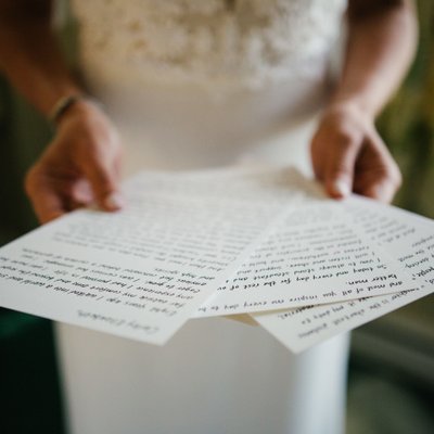 What to Write in a Wedding Card To Be Funny and Sincere