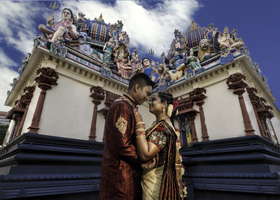 sri-mariamman-temple-interior-wedding-couple-portrait