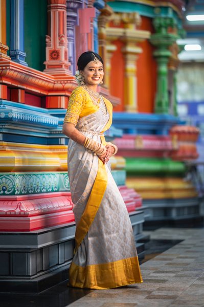 SIngapore Indian Bridal portrait  at Tank Road temple.  