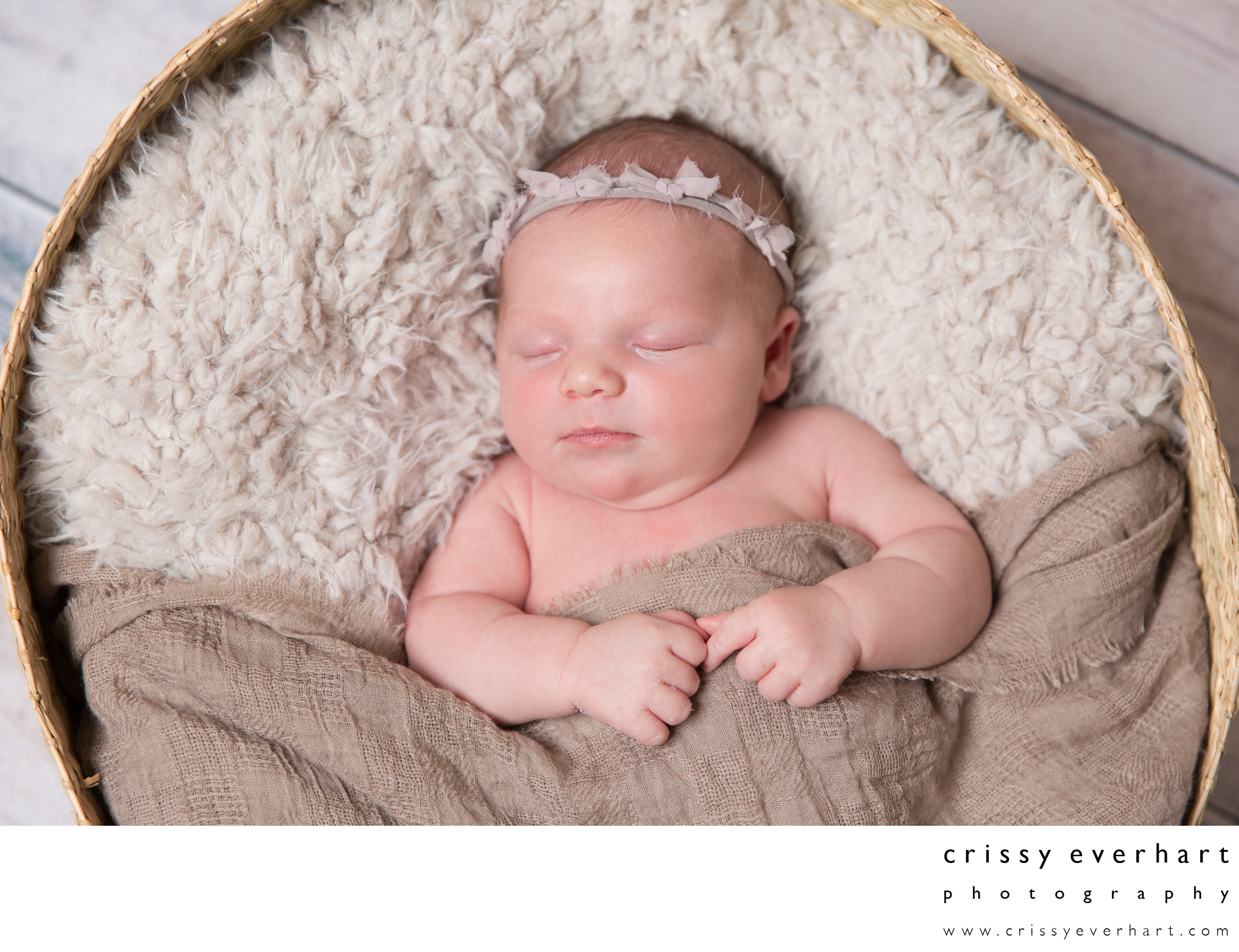 newborn-photography-studio-with-props