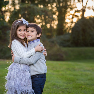 Malvern Children's Photographer - Twins Hugging