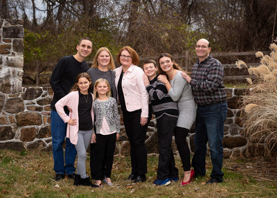 Modern Extended Family Photos at Outdoor Studio