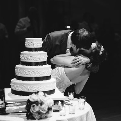 NY Wedding Cake Photo | NYC Wedding Photographer