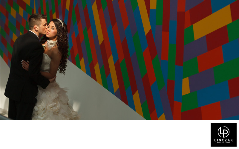 wedding photography at the akron art museum