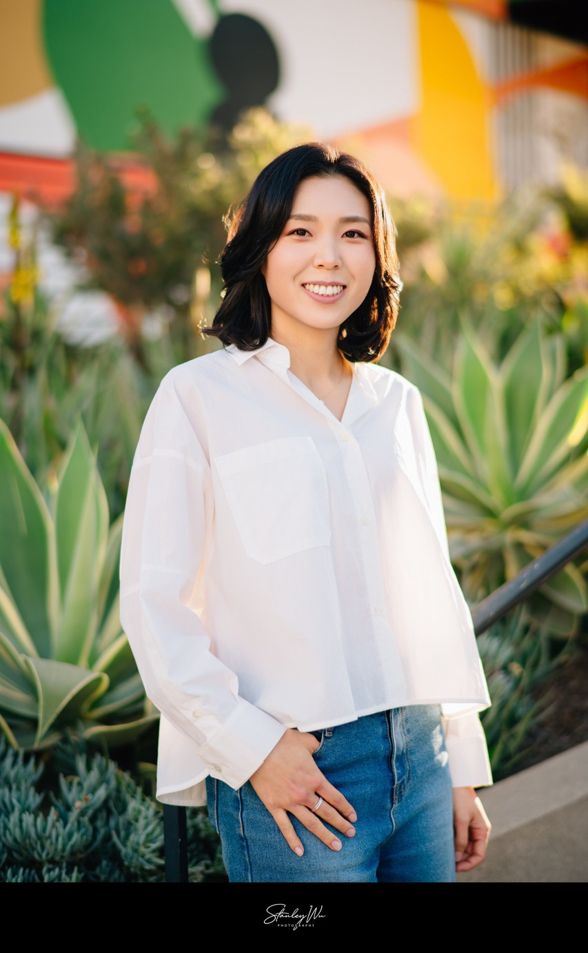 Entrepreneur headshot, modern mural, casual professional