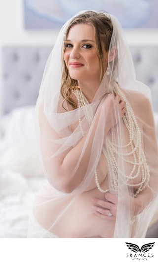 A Chicago Bridal Boudoir Shoot with a Wedding Veil - artistrieco.com