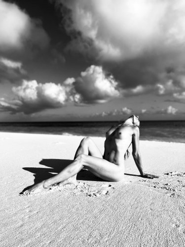 Black white boudoir photo on beach