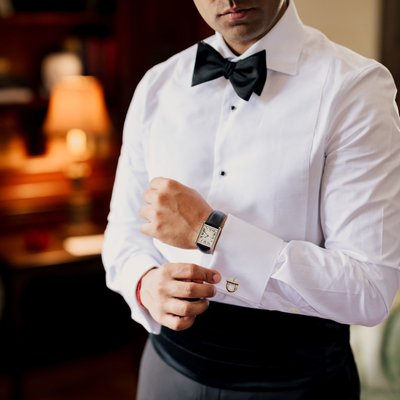 pleasantdale-chateau-wedding-groom-getting-ready