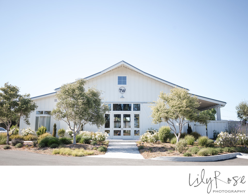 Wedding Venue The Barn at Harrow Cellars Photographers