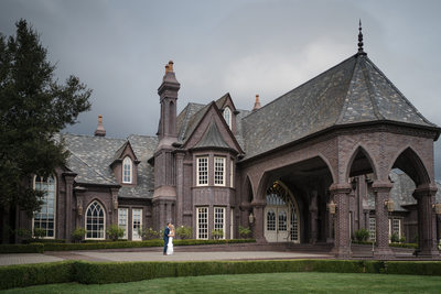 Wedding Couple in front of Ledson Winery on Wedding Day