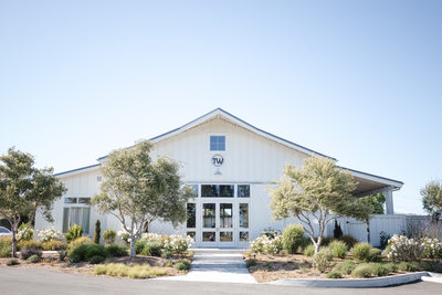 Wedding Venue The Barn at Harrow Cellars Photographers